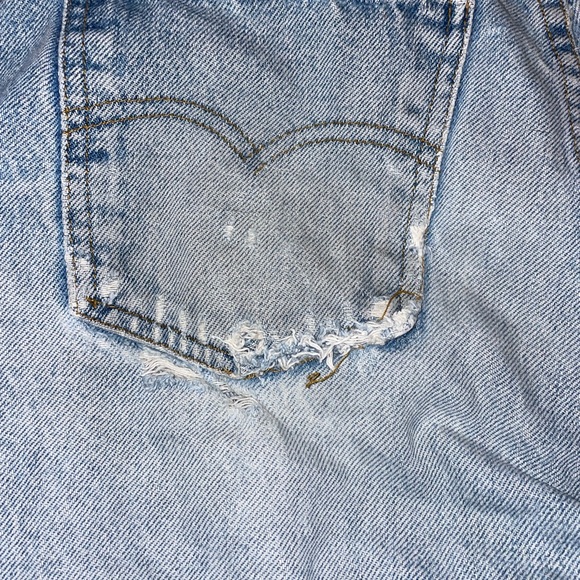 Men’s Vintage Distressed Levi’s 505 zipper fly denim jeans - Picture 9 of 9